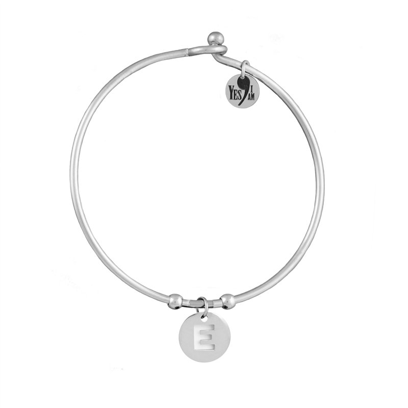 Bracciale rigido con iniziale rodio