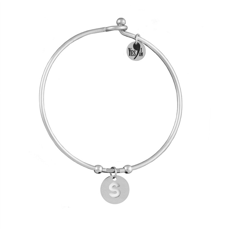 Bracciale rigido con iniziale rodio