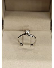 Anello Solitario in Oro Bianco 18 Carati con Diamante Naturale