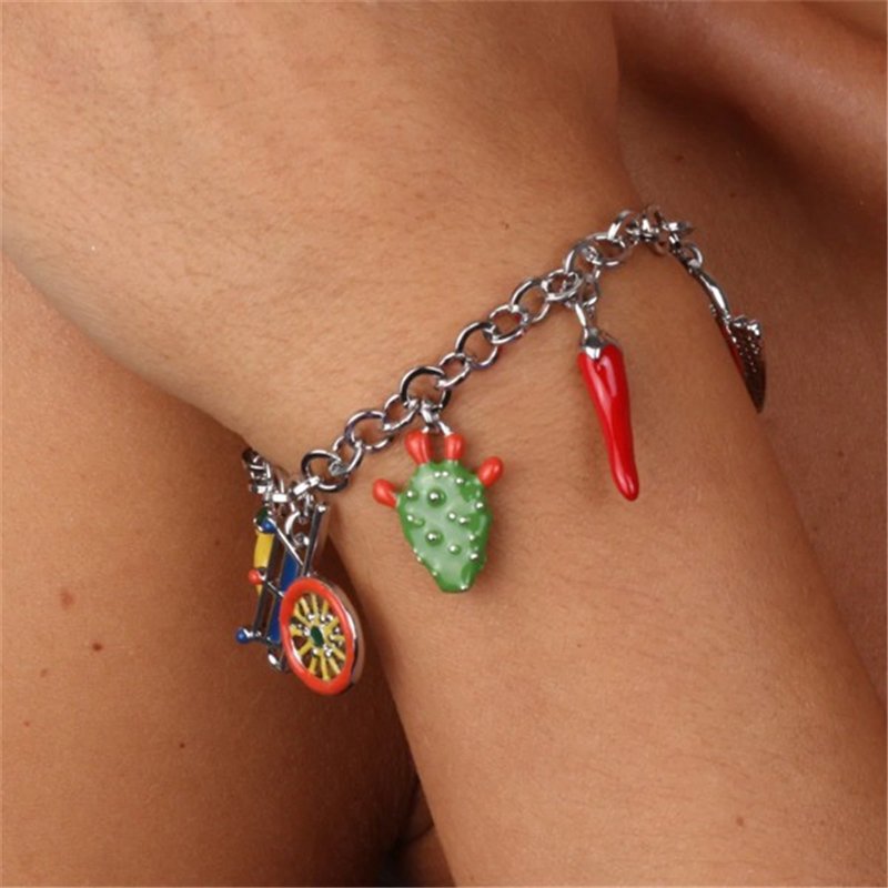Bracciale in Metallo con charm siciliani, carretto, coffa, fico d’india, corno portafortuna